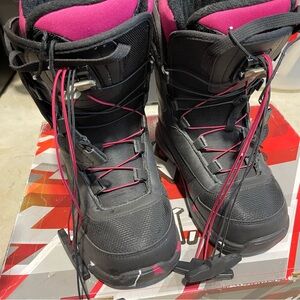 Women's Black and Pink Winter snow board Boots size 8